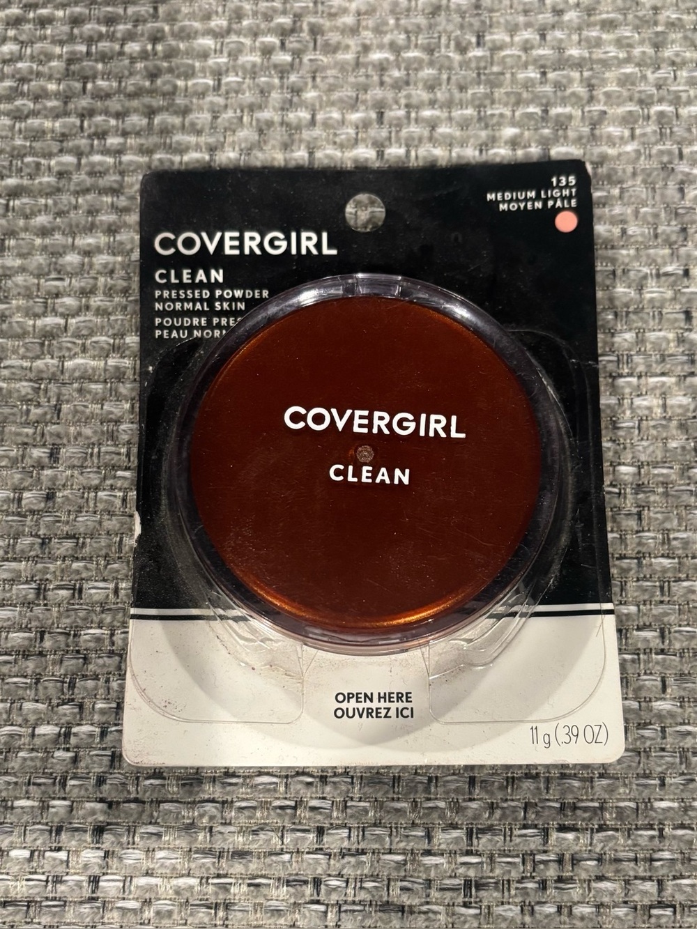 NEW Covergirl Clean Pressed Powder Normal Skin 135 Medium Light